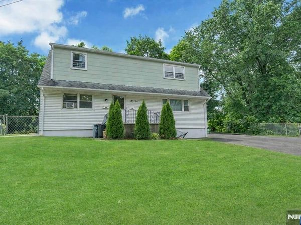 4 Royal Avenue, HAWTHORNE, NJ 07506