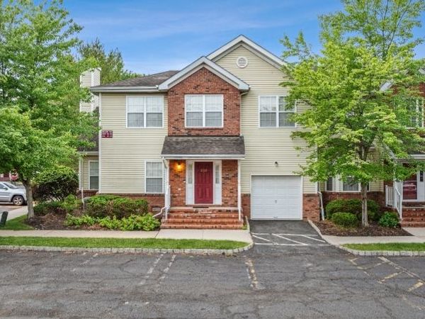 252 Moonlight Dr, Piscataway, NJ 08854