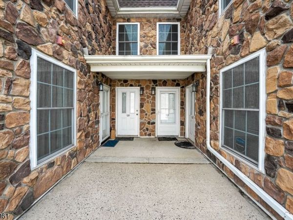 123 Chariot Ct, Piscataway, NJ 08854