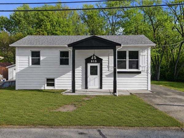 915 Mayfield Drive, Round Lake Beach, IL 60073