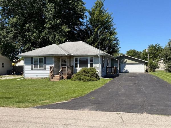 811 1st Street , Colona, IL 61241