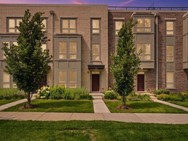 214 W Sigwalt Street , Arlington Heights, IL 60005