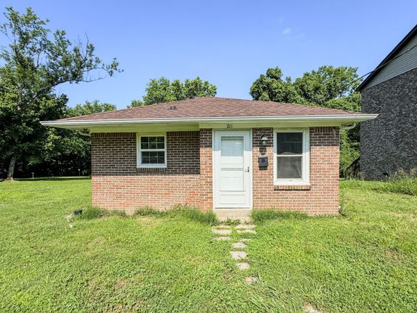 211 Hayes St , Hartsville, TN 37074
