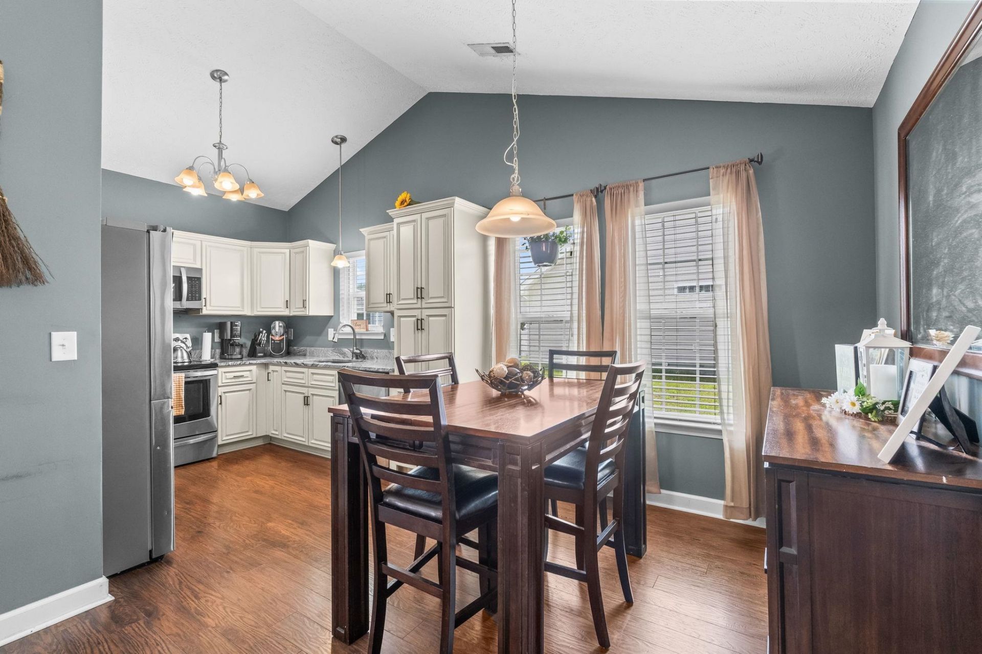 143 Heath Dr. Photo 10