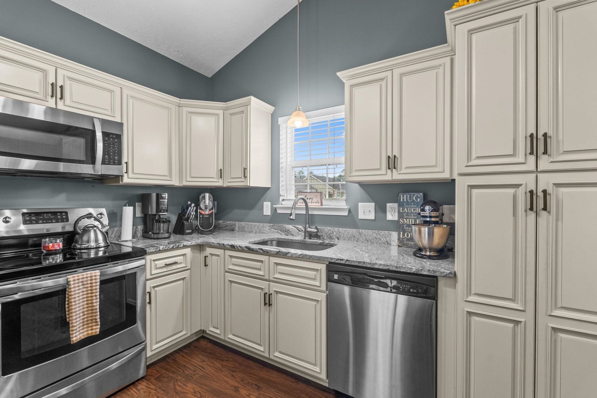 143 Heath Dr. Photo 8