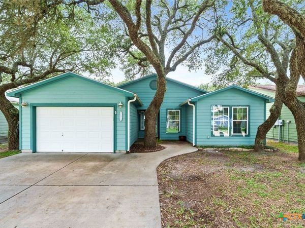 105 Pecan Harbor Street, Rockport, TX 78382