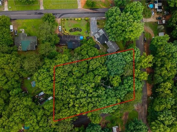 136 Wolf Creek Lane , Locust Grove, GA 30248