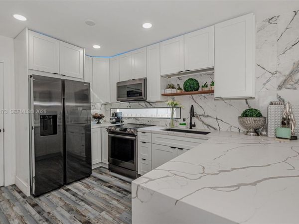 2425 SW 26th Ln , Miami, FL 33133