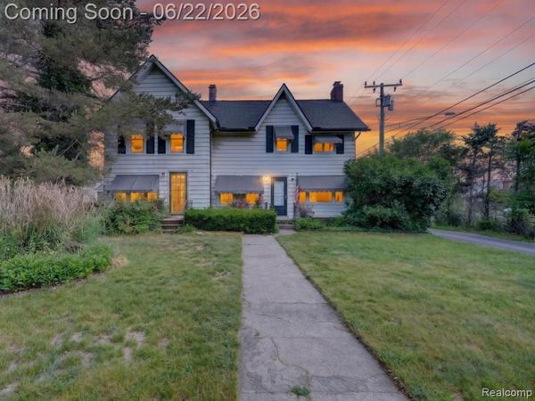 23 W Burdick Street, Oxford Vlg, MI 48371