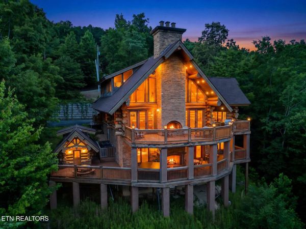 213 Matterhorn Drive, Gatlinburg, TN 37738