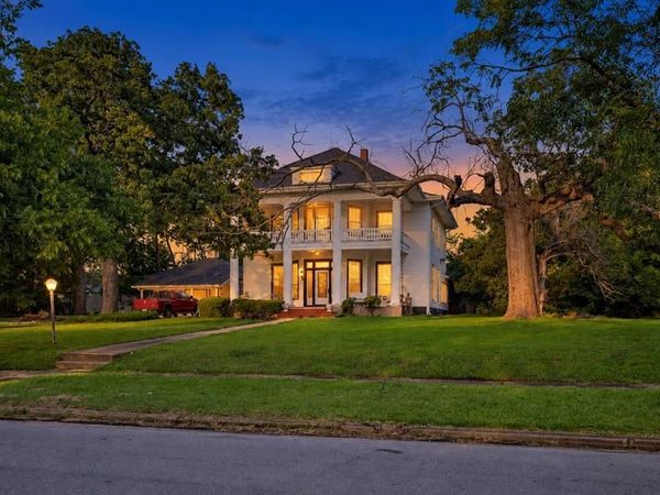 1114 S Houston Avenue, Denison, TX 75021
