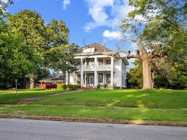 1114 S Houston Avenue , Denison, TX 75021