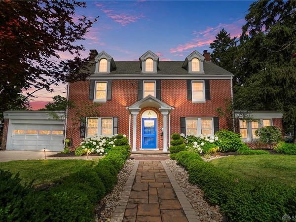 2101 Far Hills Avenue, Oakwood, OH 45419