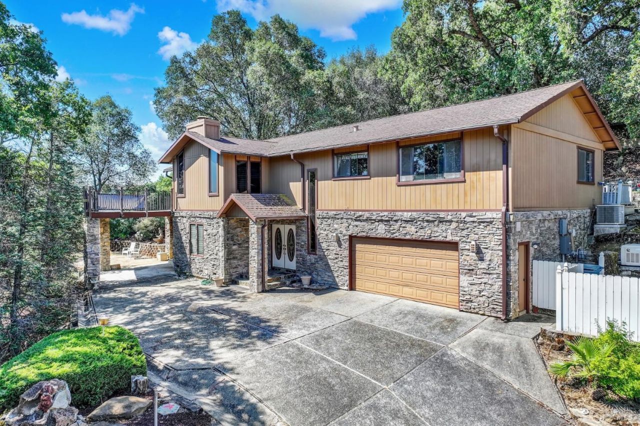 140 Alamo Drive, Vacaville, CA 95688 Main Photo