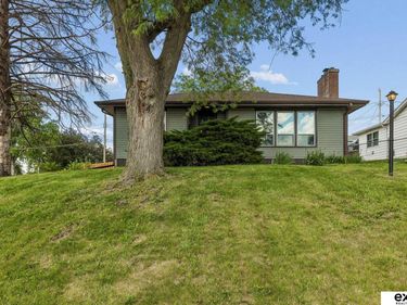 4001 S 39th Street, Omaha, NE 68107