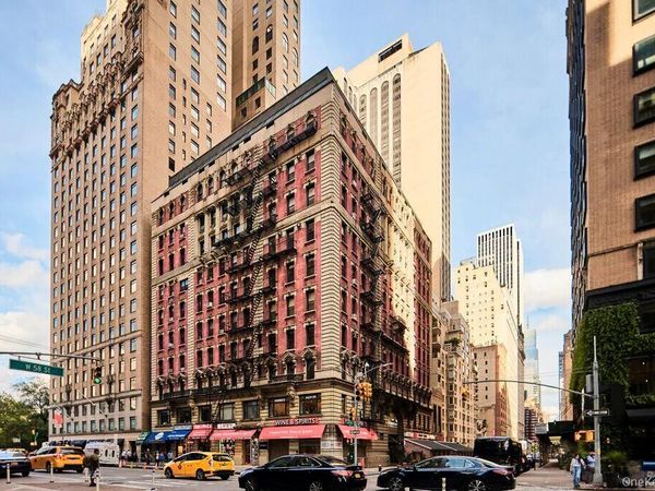57 W. 58th Street, Unit 3F, New York (Manhattan), NY 10019