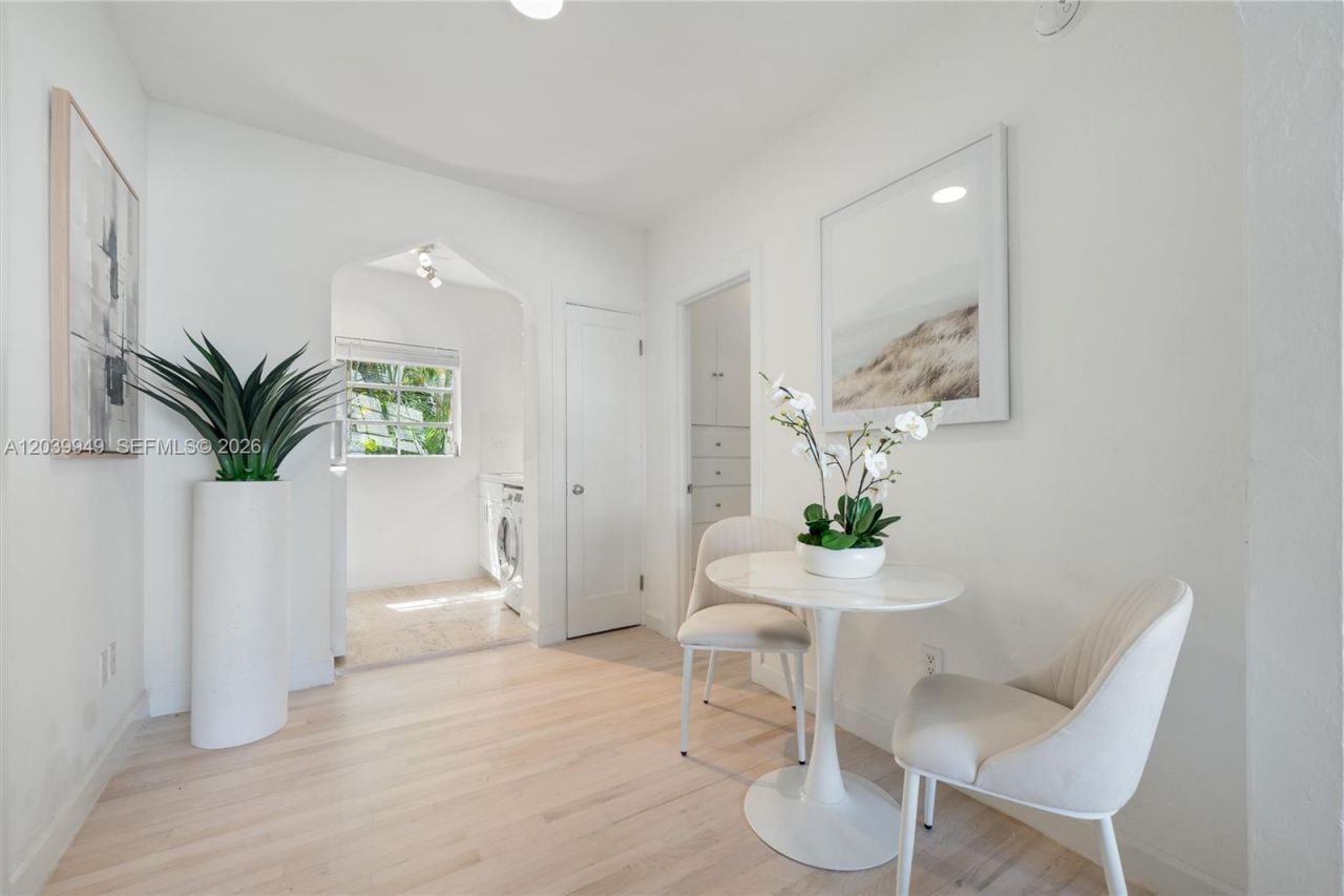 750 Espanola Way, Unit 8, Miami Beach, FL 33139 Photo