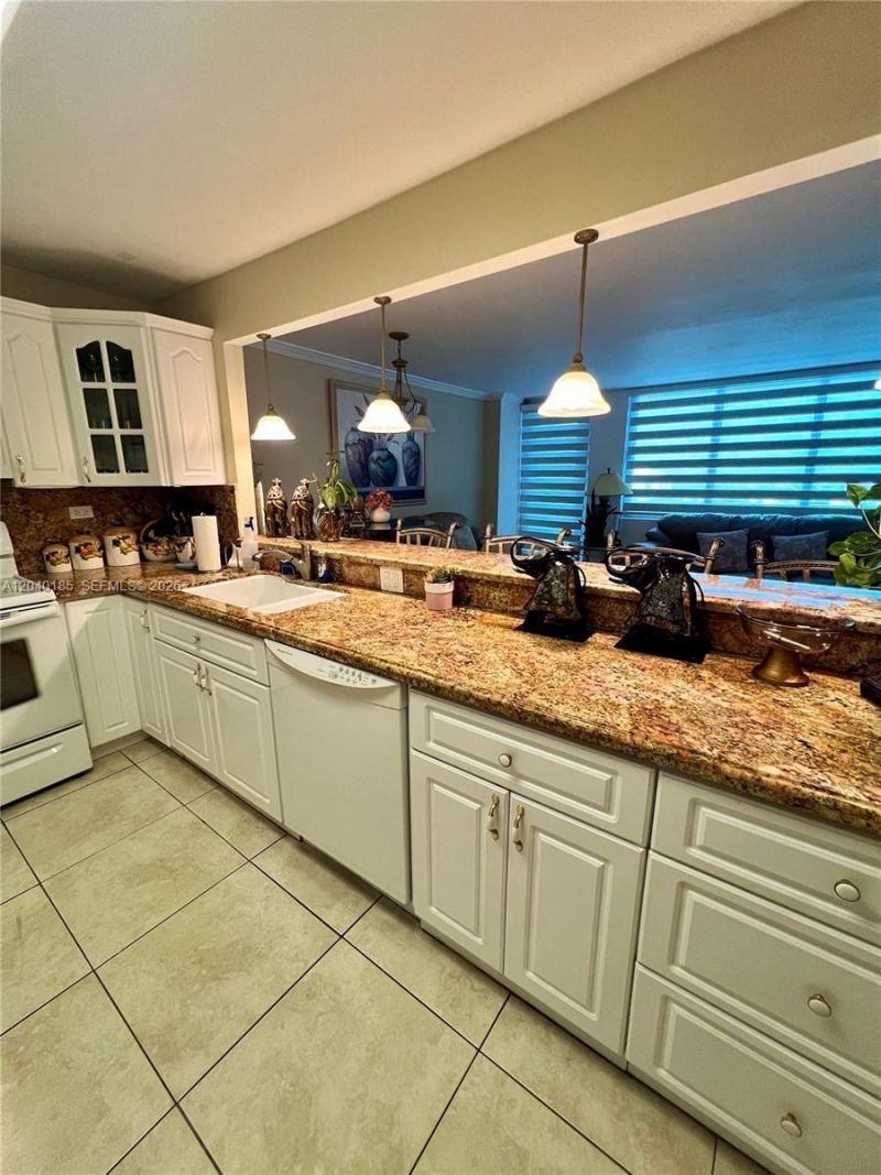 7135 Collins Ave , Unit 1523, Miami Beach, FL 33141 Photo