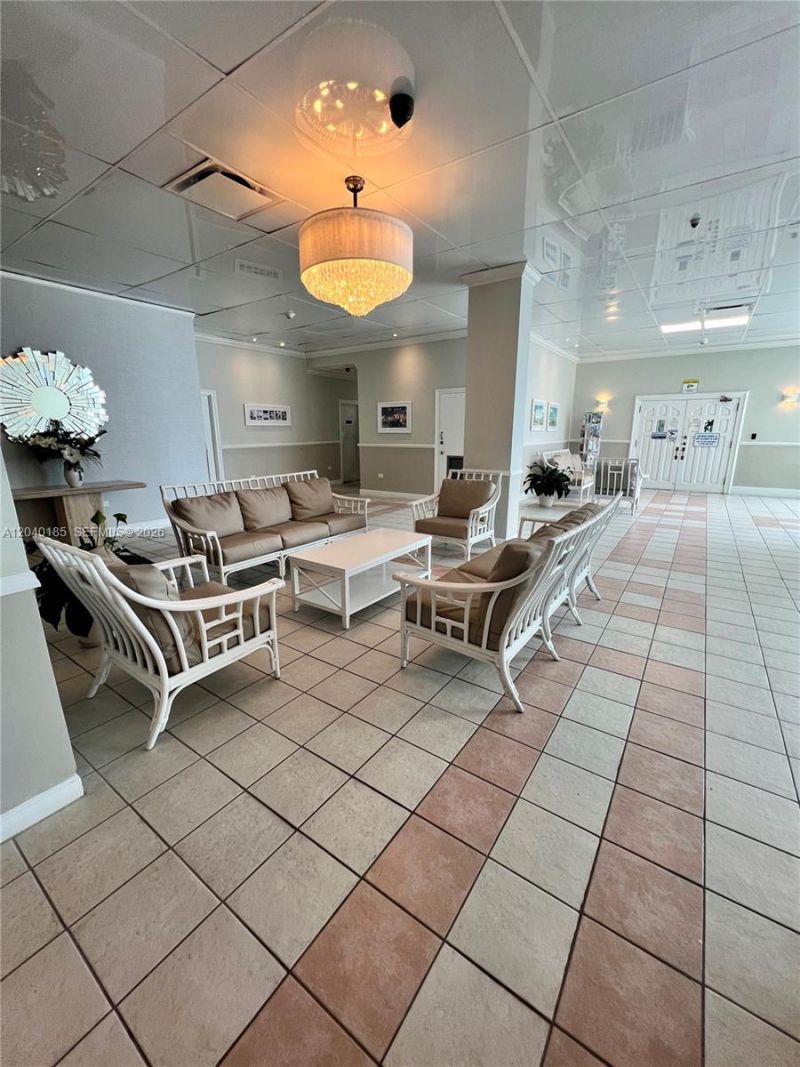 7135 Collins Ave , Unit 1523, Miami Beach, FL 33141 Photo