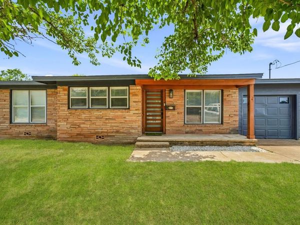 613 Crestview Drive, Granbury, TX 76048