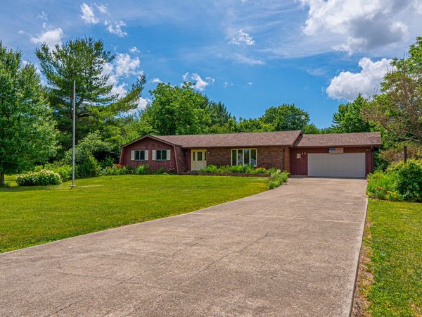 13 Grand Oaks Drive , Lincoln, IL 62656