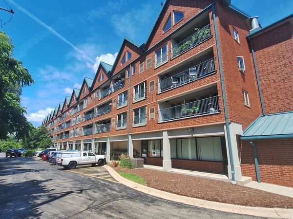 1111 Burlington Avenue , Unit 402, Lisle, IL 60532