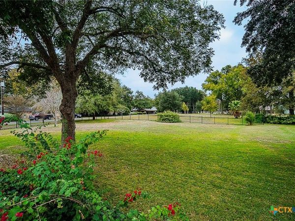 123 Royal Goerge Circle , McQueeney, TX 78123