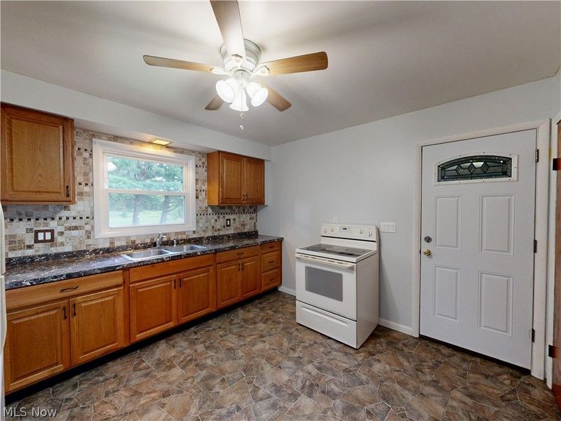 6490 Willow Way, Andover, OH 44003 Photo 8