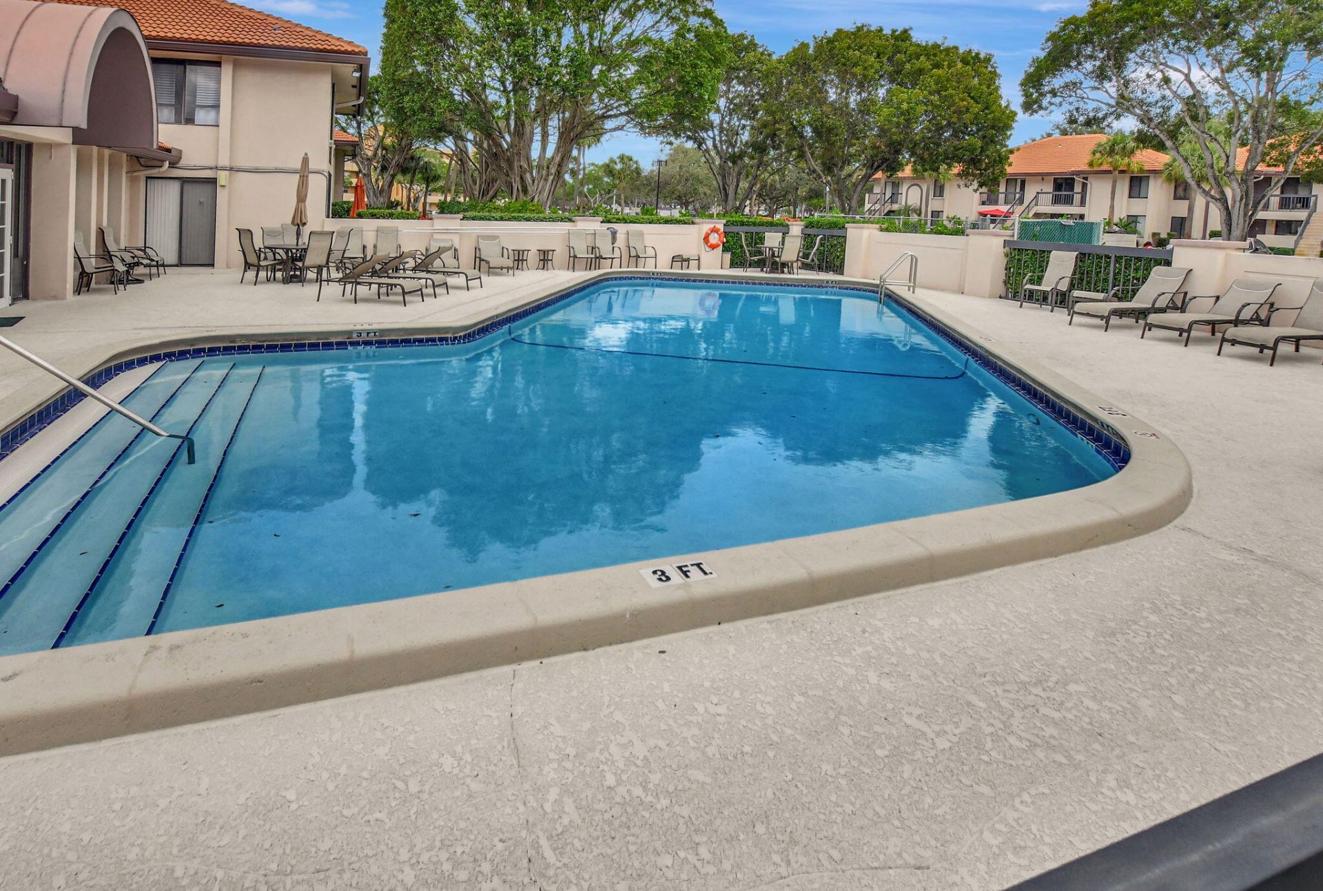 301 Club Circle, Unit 208, Boca Raton, FL 33487 Photo