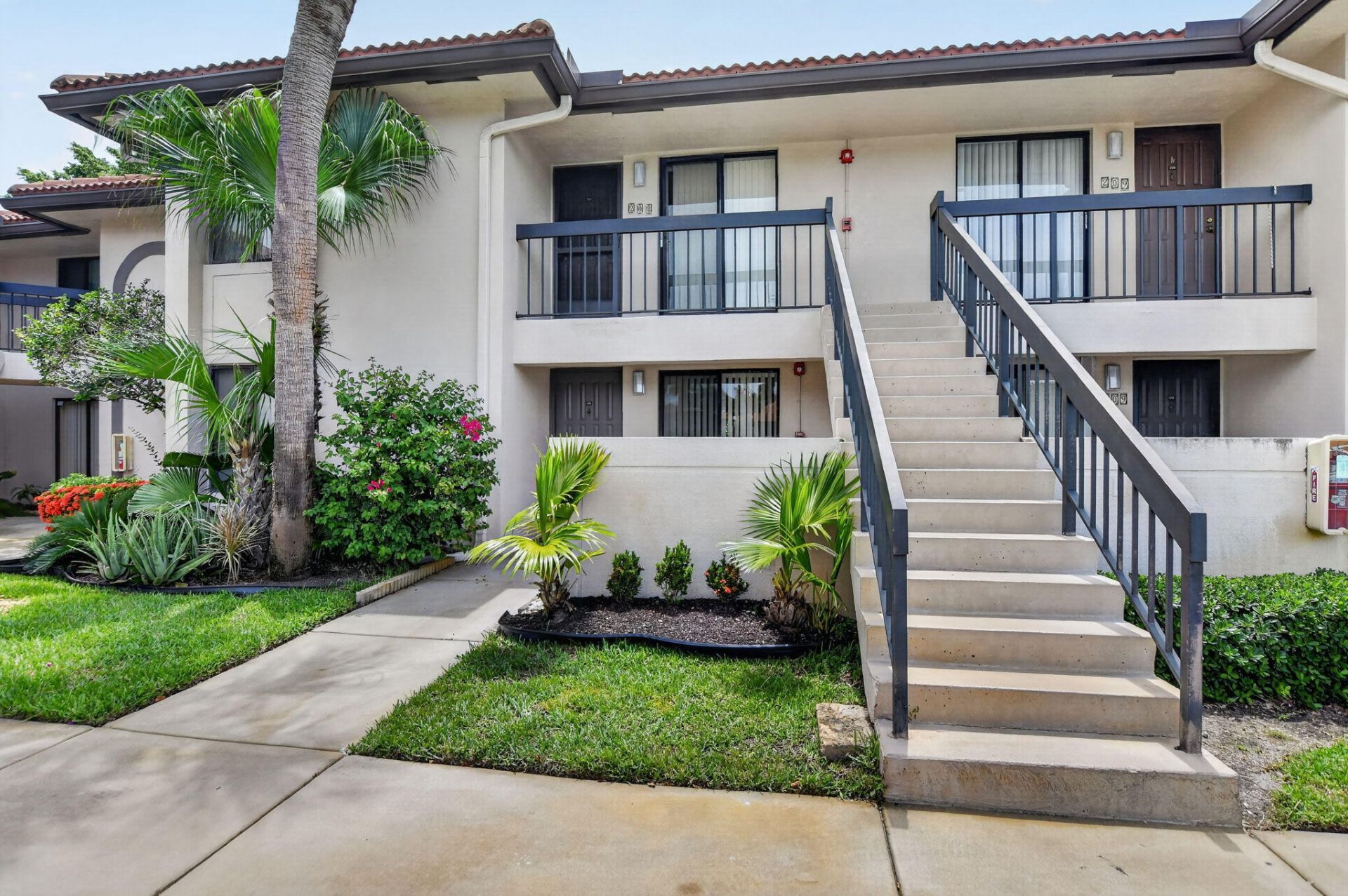 301 Club Circle, Unit 208, Boca Raton, FL 33487 Photo