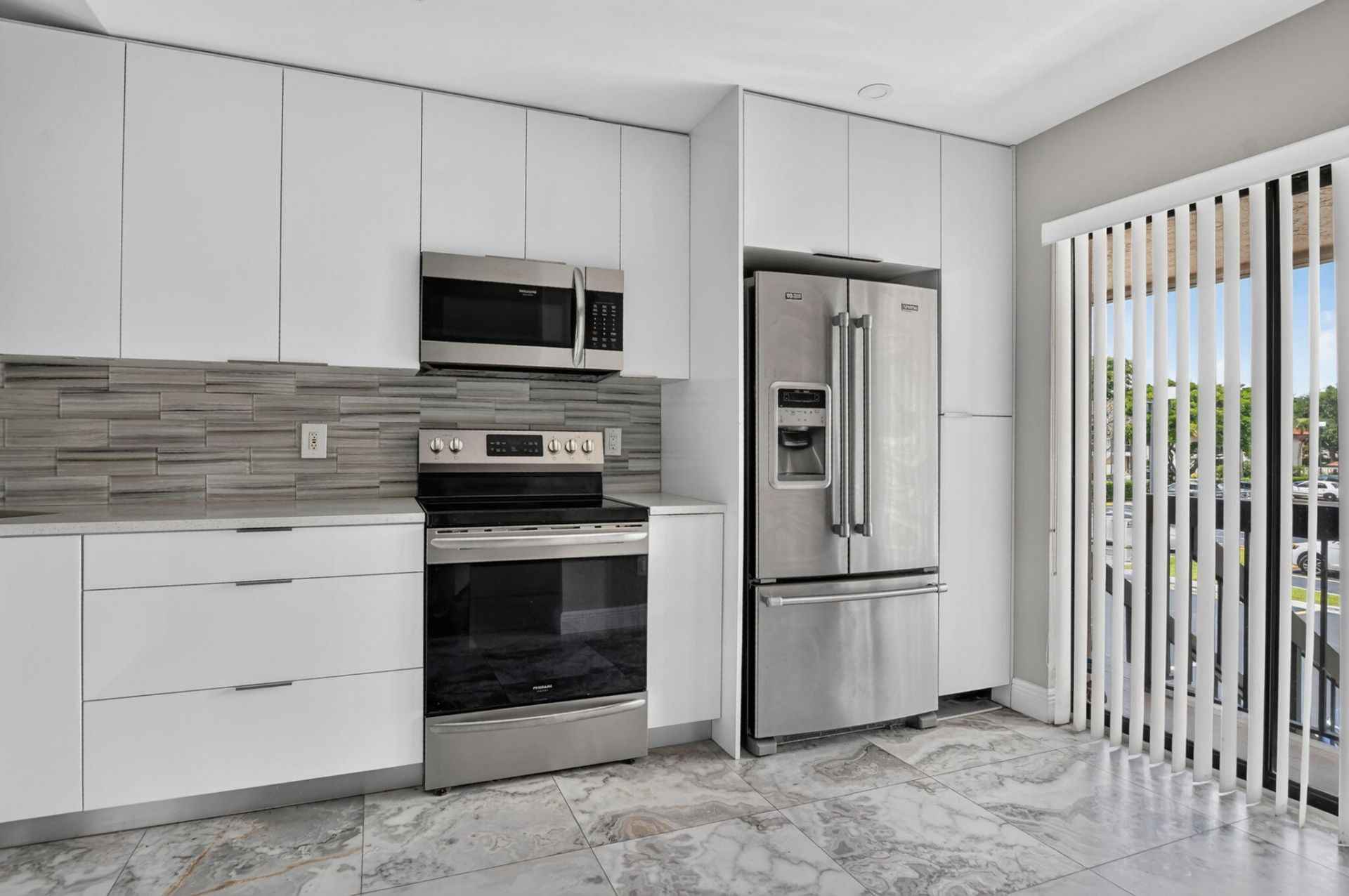 301 Club Circle, Unit 208, Boca Raton, FL 33487 Photo