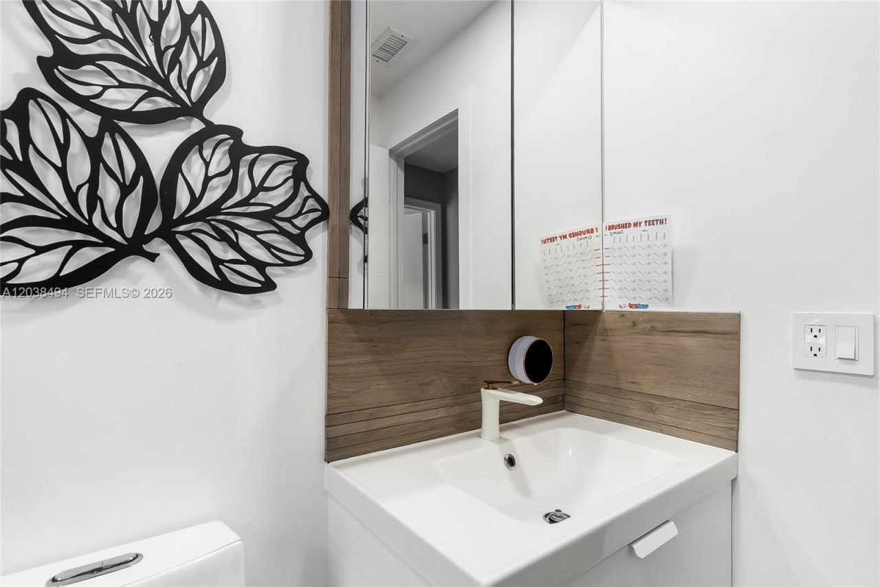 3340 Oak Dr , Hollywood, FL 33021 Photo