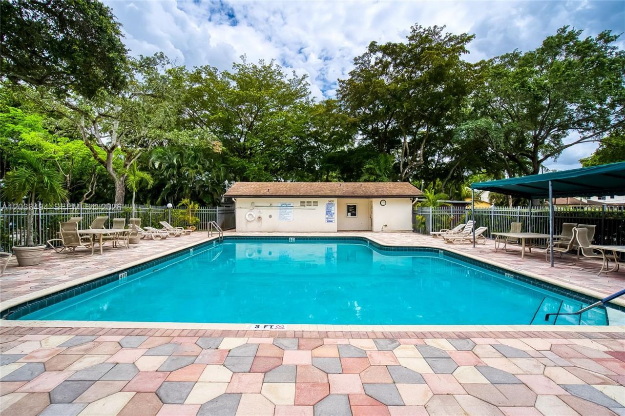 3340 Oak Dr , Hollywood, FL 33021 Photo