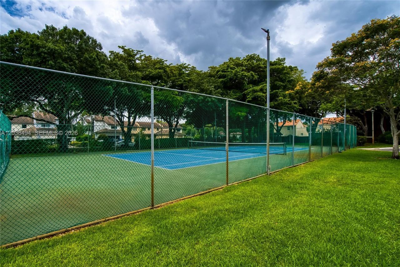 3340 Oak Dr , Hollywood, FL 33021 Photo