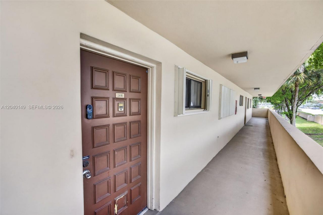 8415 SW 107th Ave, Unit 240W, Miami, FL 33173 Photo