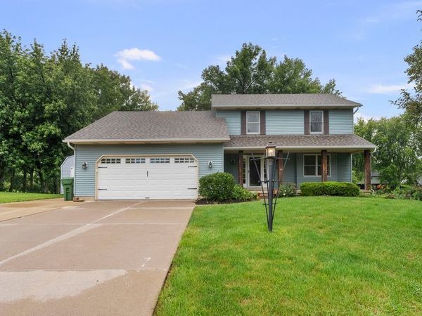 105 Shawnee Circle, Eldridge, IA 52478