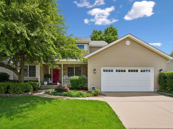 401 S 8th Avenue, Eldridge, IA 52748