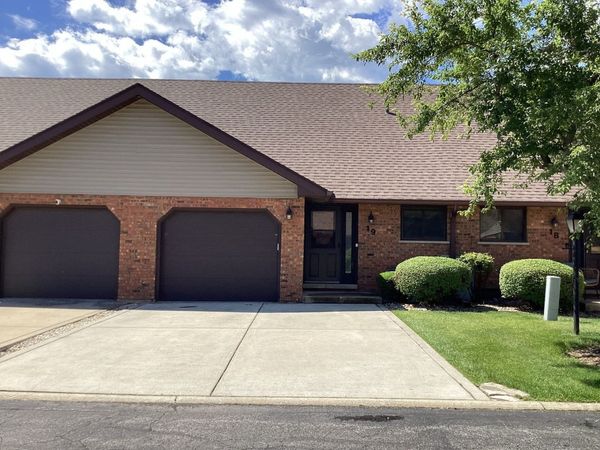 1910 Heatherway Lane , Unit 19, New Lenox, IL 60451