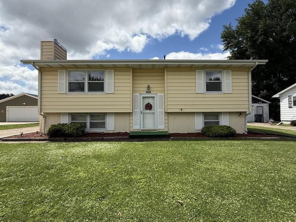 1609 Hillary Avenue, Burlington, IA 52601