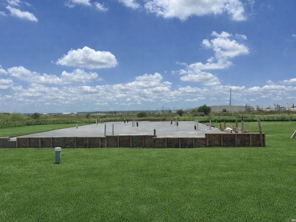 201 Heidi Hill, Castroville, TX 78009