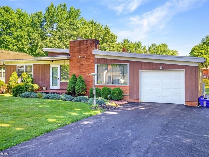 8259 Walter Street NW, Massillon, OH 44646 Photo 2