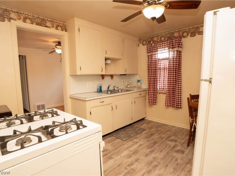 3835 Bernard Avenue NW, Canton, OH 44709 Photo 8