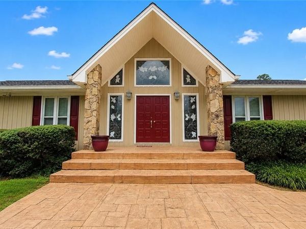 1464 Lakeview Road , Grayson, GA 30017