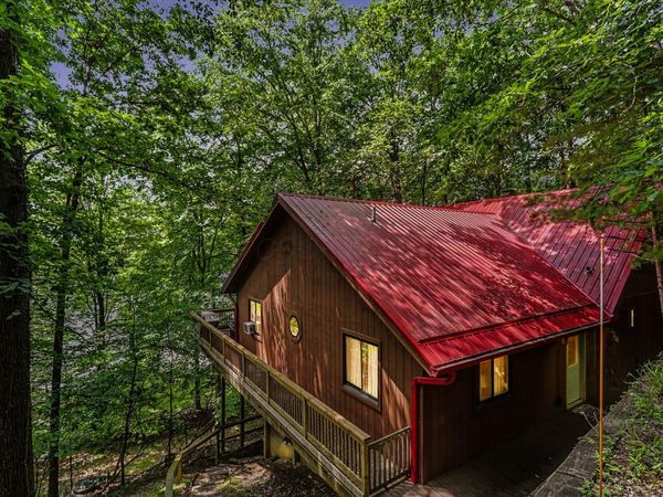 721 Natchez Lane , Sugar Grove, OH 43155