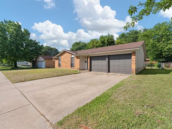 541 Sandra Lane, Burleson, TX 76028