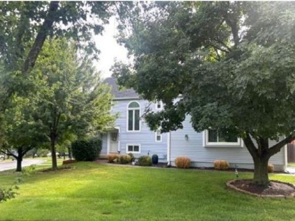 8821 W 115th Terrace, Overland Park, KS 66210