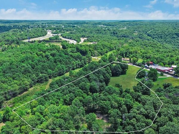 1323 Bee Rock Rd, Monterey, TN 38574