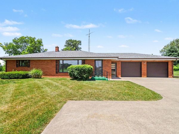 3865 E Empire Avenue, Benton Harbor, MI 49022