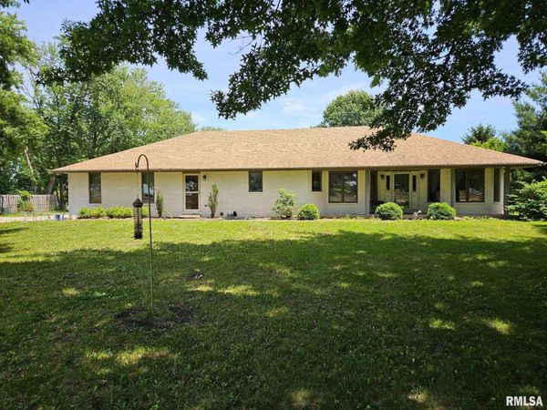 5640 IRON BRIDGE Road, Chatham, IL 62629