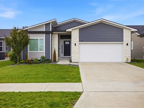820 SE Booth Avenue, Waukee, IA 50263